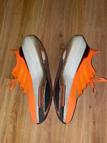 Tweedehands Adidas Ultraboost bike — afbeelding 2 van 4