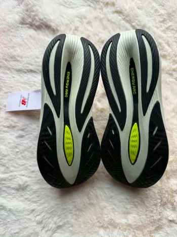 Brugt New Balance FuelCell Propel v5 bike — billede 3 af 11