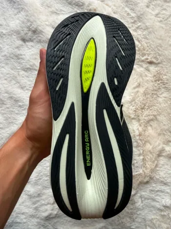 Brugt New Balance FuelCell Propel v5 bike — billede 4 af 11