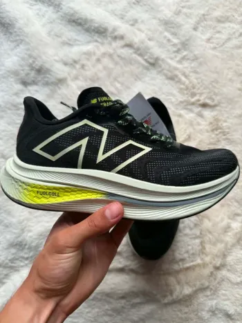 Brugt New Balance FuelCell Propel v5 bike