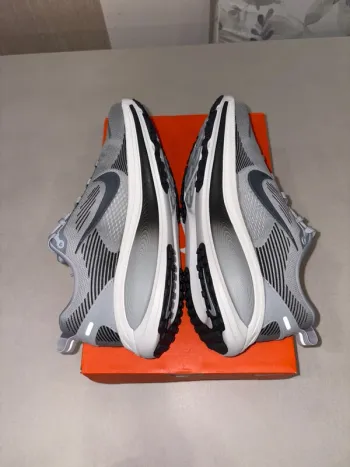 Tweedehands Nike Vomero 18 bike — afbeelding 5 van 14