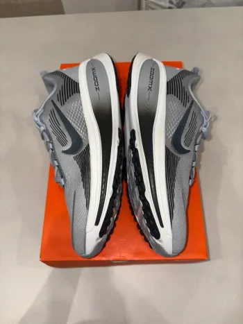 Tweedehands Nike Vomero 18 bike — afbeelding 6 van 14