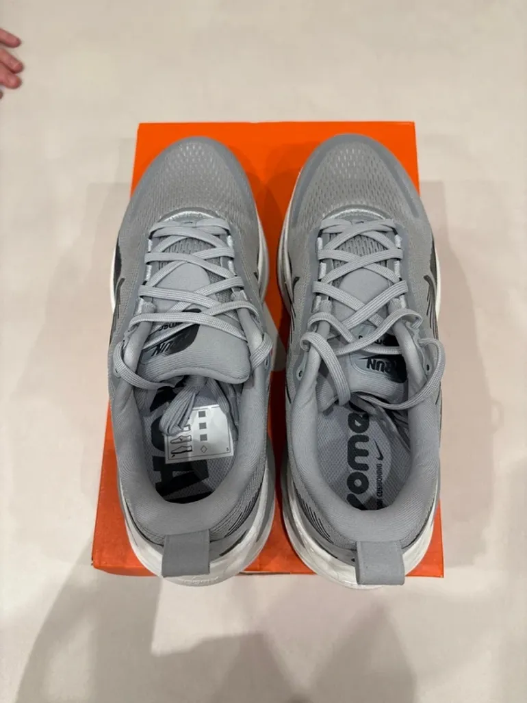 Tweedehands Nike Vomero 18 bike — afbeelding 2 van 14