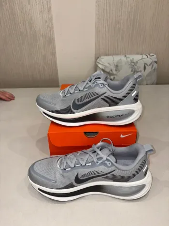 Tweedehands Nike Vomero 18 bike — afbeelding 7 van 14