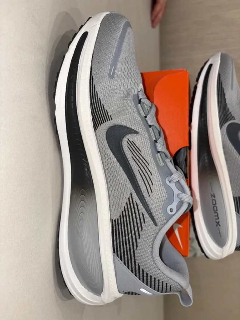 Tweedehands Nike Vomero 18 bike — afbeelding 9 van 14