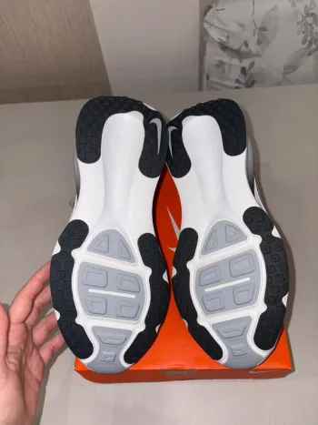 Tweedehands Nike Vomero 18 bike — afbeelding 13 van 14