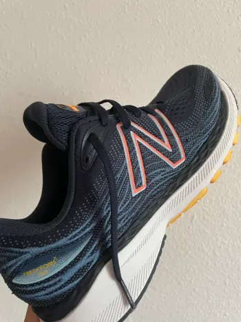 Used New Balance M860E12 bike — image 4 of 8