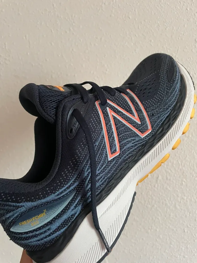 Used New Balance M860E12 bike — image 4 of 8