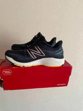 Used New Balance M860E12 bike — image 2 of 8