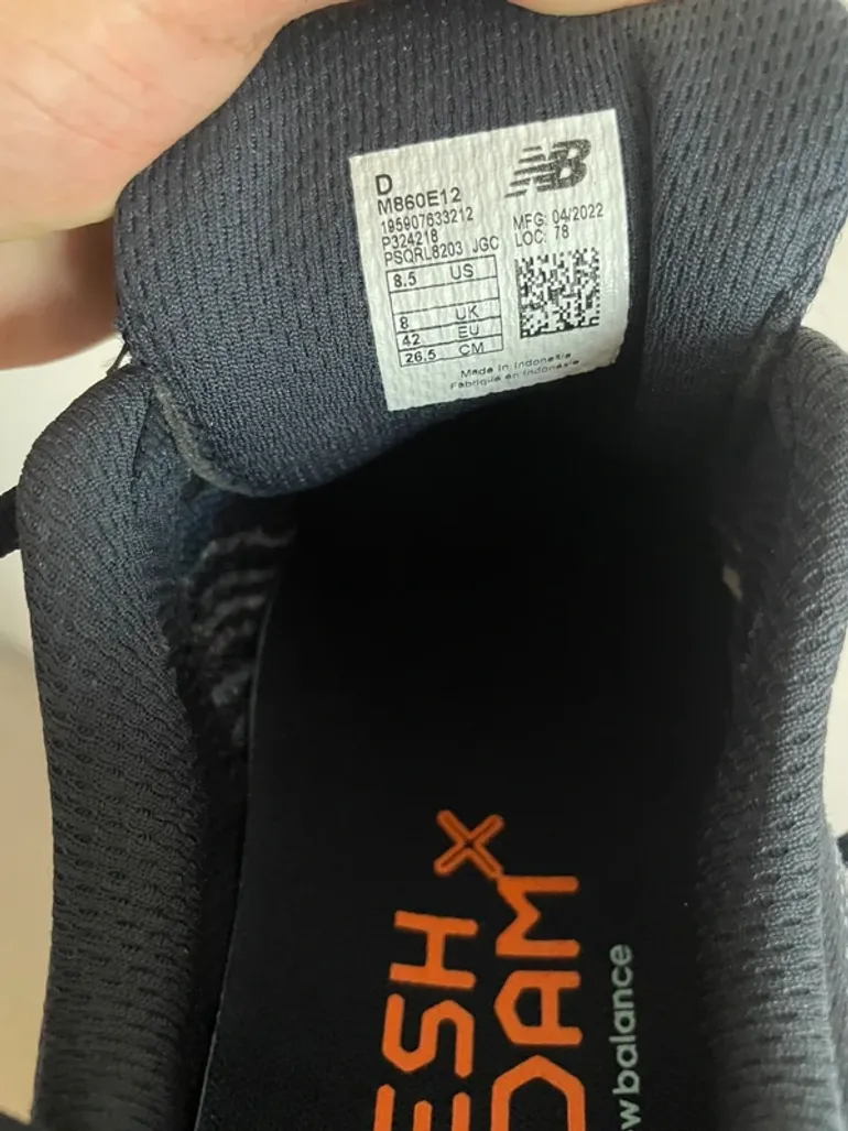 Used New Balance M860E12 bike — image 7 of 8