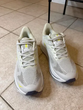 Used Hoka Shoes bike — image 3 of 7