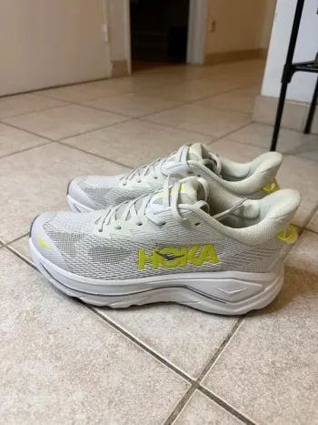 Used Hoka Shoes bike — image 2 of 7