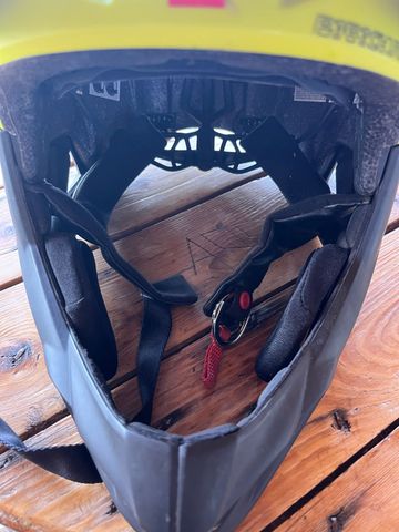 Używany MET Parachute Full-Face Helmet bike — zdjęcie 4 z 5