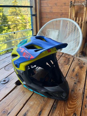 Używany MET Parachute Full-Face Helmet bike — zdjęcie 1 z 5