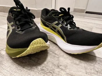 Used Topo Athletic Gel-Kayano 30 bike — image 4 of 10