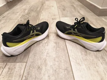 Used Topo Athletic Gel-Kayano 30 bike — image 8 of 10