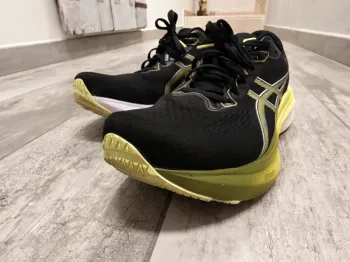 Used Topo Athletic Gel-Kayano 30 bike — image 3 of 10