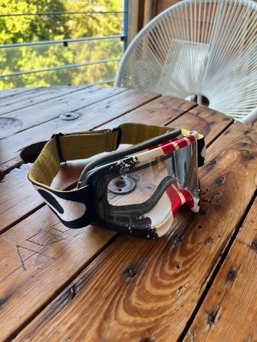 Used Oakley MTB Goggles bike — image 1 of 3