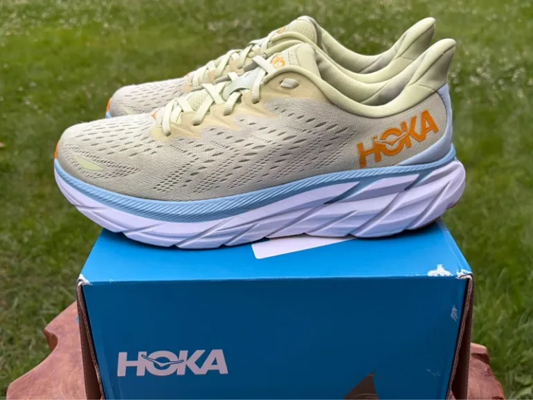 Tweedehands Hoka Clifton 8 bike — afbeelding 2 van 7