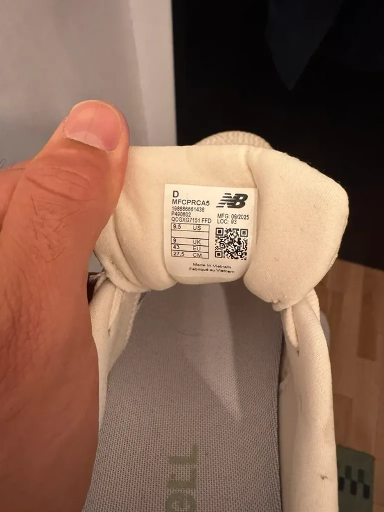 Used New Balance FuelCell Propel v5 bike — image 4 of 5