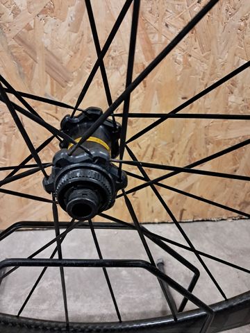 Used Mavic cosmic carbon 2021 bike — image 2 of 5