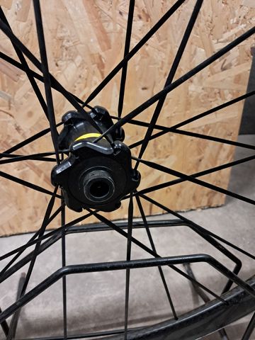 Used Mavic cosmic carbon 2021 bike — image 3 of 5