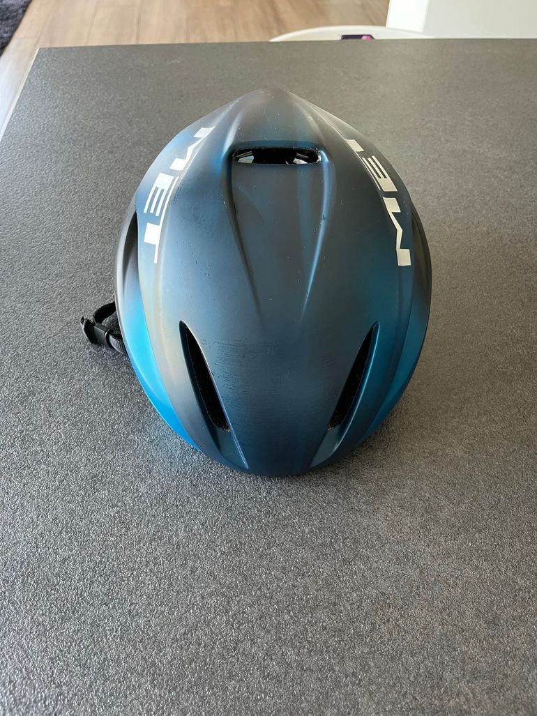 Brugt MET Manta MIPS Helmet 2024 bike — billede 2 af 5