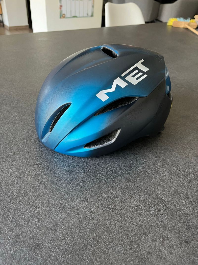 MET Manta MIPS Helmet 2024 Cycling Accessories d'occasion