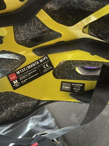 Brugt MET Manta MIPS Helmet 2024 bike — billede 8 af 8
