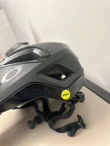 Used Oakley aro 3 mips 2025 bike — image 5 of 5