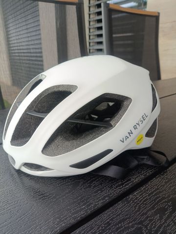 Used Van Rysel RCR Helmet 2025 bike — image 3 of 7
