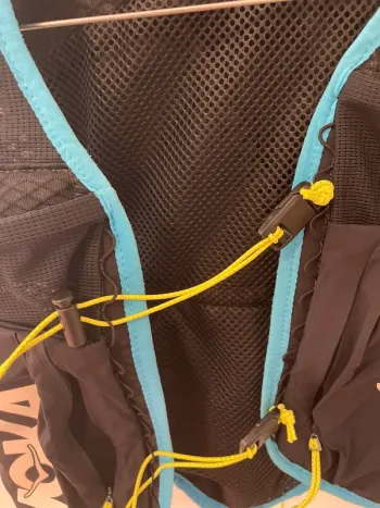 Hoka Trail Running Gilet 10L bike d'occasion — image 3 sur 7