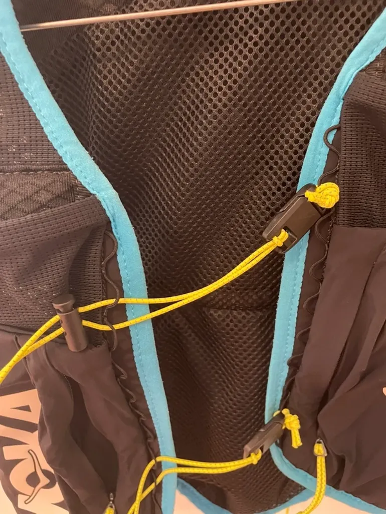 Hoka Trail Running Gilet 10L bike d'occasion — image 3 sur 7
