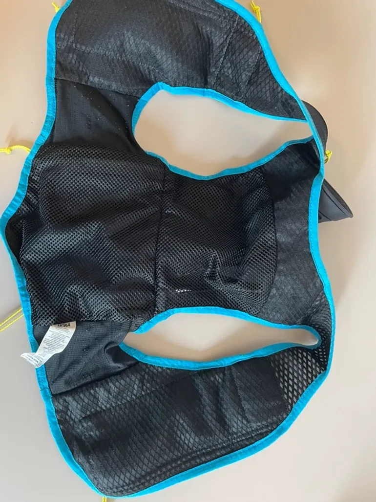 Hoka Trail Running Gilet 10L bike d'occasion — image 6 sur 7