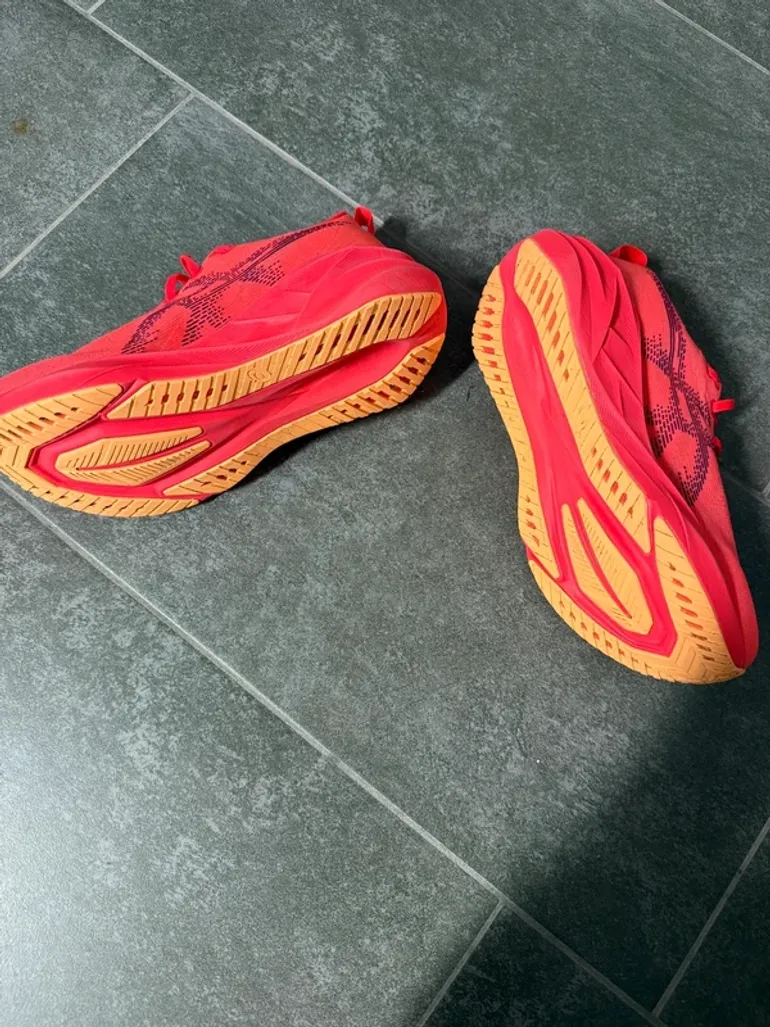 Brugt Asics Novablast 5 bike — billede 8 af 13