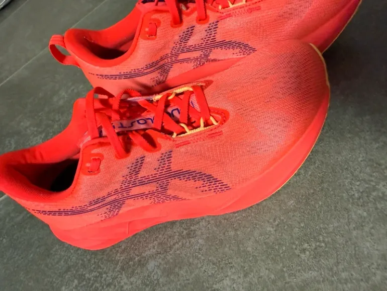 Brugt Asics Novablast 5 bike — billede 3 af 13