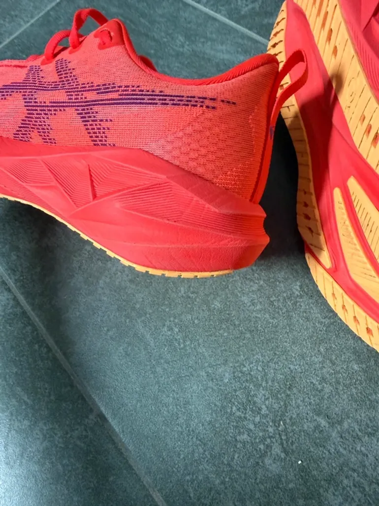 Brugt Asics Novablast 5 bike — billede 4 af 13