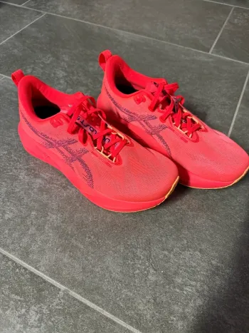 Brugt Asics Novablast 5 bike — billede 2 af 13