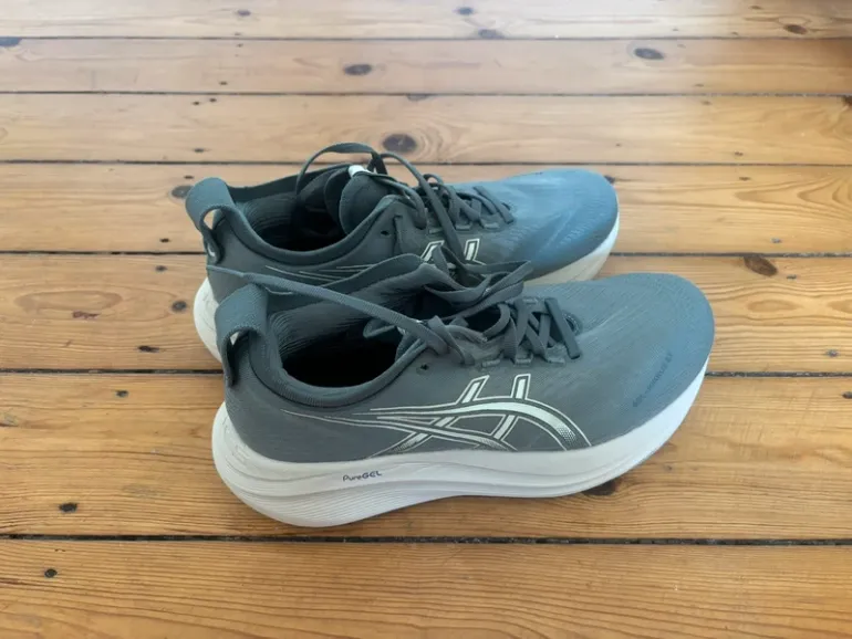 Asics Gel Nimbus 27 bike d'occasion — image 2 sur 4