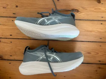 Asics Gel Nimbus 27 bike d'occasion — image 4 sur 4