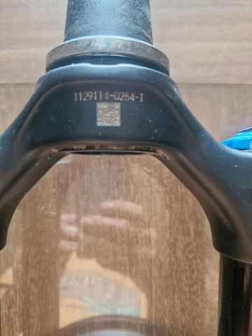 Used Fox 36 Elite Performance Grip 2 Fork 2024 bike — image 8 of 10