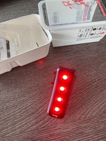 Knog Phare arrière KNOG ARC BLINDER bike usato — immagine 3 di 4