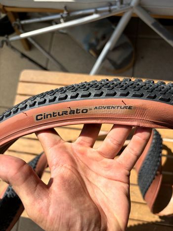 Käytetty Pirelli Cinturato Adventure 700x40c bike