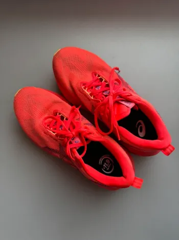 Asics Novoblast 5 bike d'occasion — image 2 sur 3