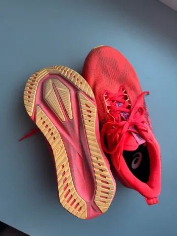Asics Novoblast 5 bike d'occasion — image 3 sur 3