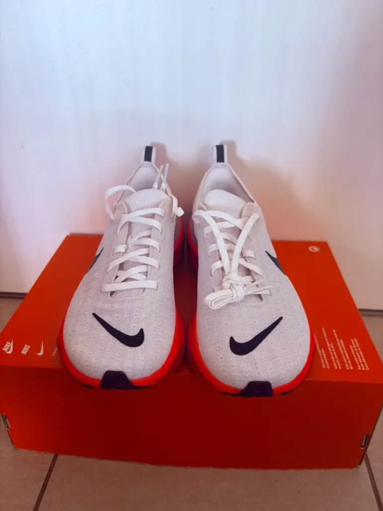 Used Nike ZoomX Invincible Run FK3 bike — image 3 of 11