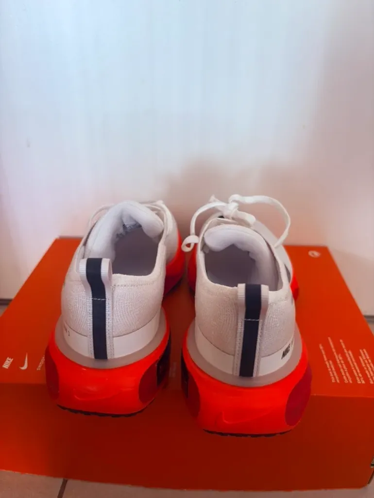 Used Nike ZoomX Invincible Run FK3 bike — image 5 of 11