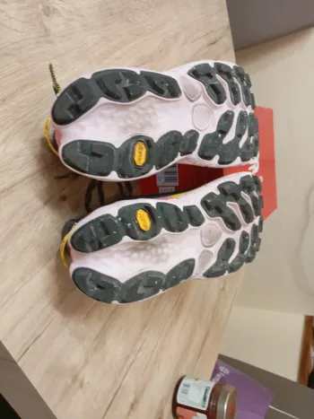 Used New Balance Fresh Foam More Trail 38 bike — image 8 of 12