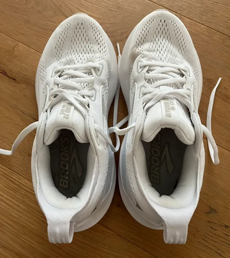 Used Brooks Glycerin GTS 22 bike — image 2 of 9