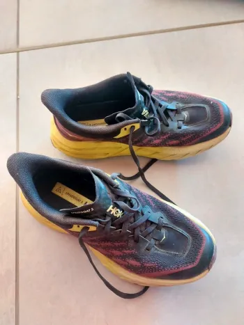 Tweedehands Hoka Speedgoat 5 bike